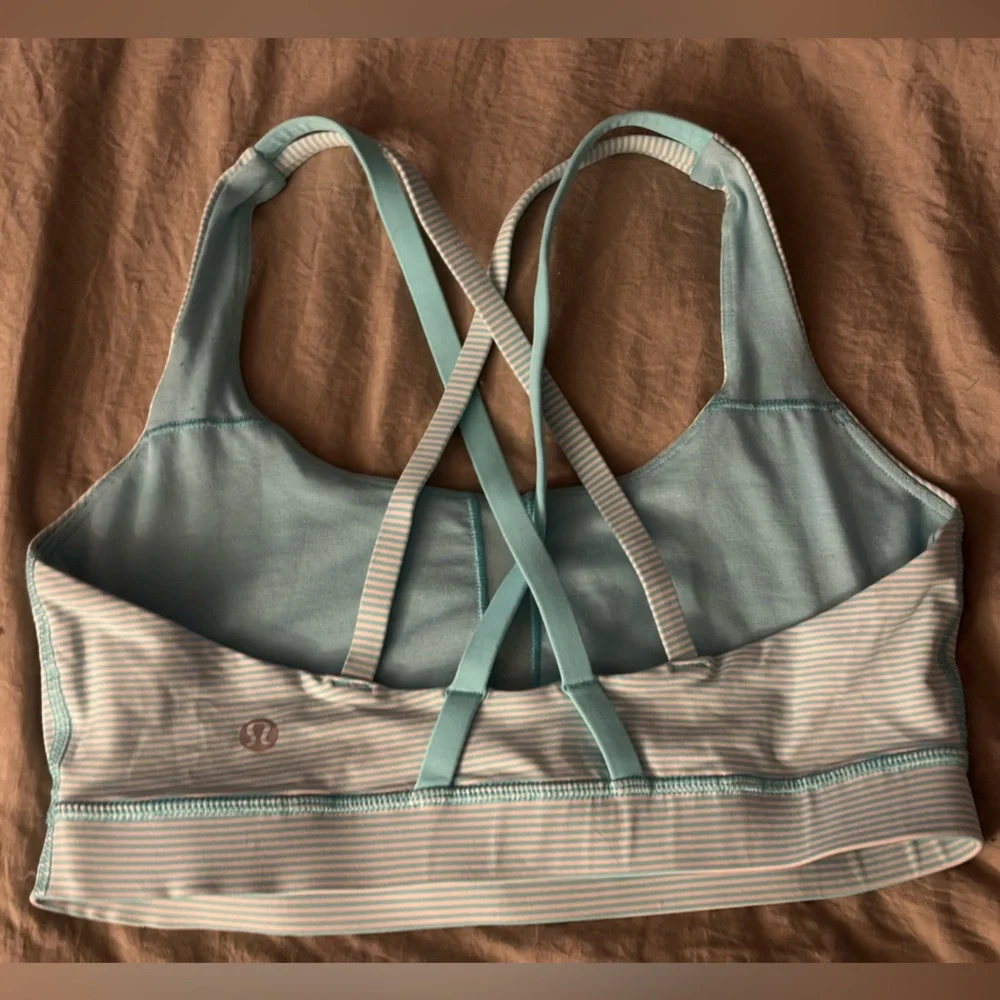 ⭐️5/$15! Lululemon Athletica Light Striped Crossback Sports Bra